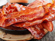Pare já de comer bacon murcho! Aprenda o jeito certo de cozinhar para ficar sempre crocante