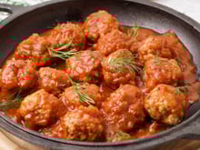 Não coloco pão, nem leite nas almôndegas: esses dois ingredientes as deixam muito mais suculentas e saborosas