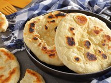 Pão caseiro de frigideira com apenas 2 ingredientes: receita fácil, leve e rápida, perfeita para café da manhã ou lanche