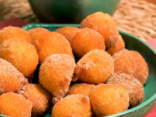 Bolinho de chuva de cenoura com cobertura de chocolate: o lanche que você não vai conseguir parar de comer