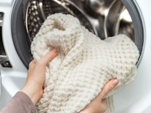 De roupas até panos de chão: essa é a misturinha caseira que limpa qualquer mancha