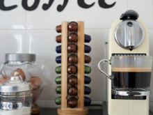 Essas 5 dicas vão te ajudar a montar um cantinho do café aconchegante sem gastar muito