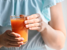 Esse é o suco poderoso que você precisa incluir na rotina se quiser ter um glow up no ano que vem: apenas 3 ingredientes