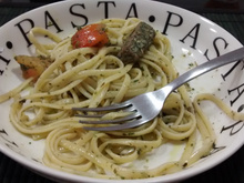 Espaguete sete ervas com escalope de filé mignon