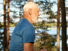 Rafael Hidalgo, personal trainer: "Se uma pessoa com mais de 70 anos caminhar de 20 a 30 minutos cerca de 5 dias por semana, já obterá benefícios em termos de saúde cardiovascular, mobilidade e bem-estar geral."