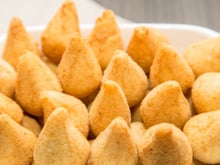 Coxinha com fubá