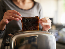 Que história é essa de que torrar o pão destrói o glúten?