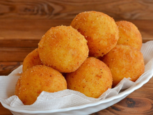 Bolinho crocante recheado com costela: o petisco de boteco que todo mundo ama fica ainda mais irresistível com esse recheio suculento