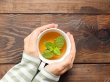 Passei a beber chá de hortelã todos os dias depois que descobri esses benefícios