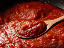 Truque de apenas um ingrediente para tirar a acidez do molho de tomate e melhorar o seu almoço