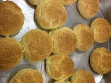 Pão de queijo de araruta