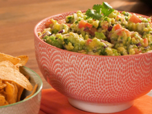 Esse simples ingrediente vai deixar seu guacamole muito mais saboroso