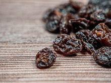 Uva-passa é excelente para adoçar receitas sem açúcar e ainda é cheia de benefícios!