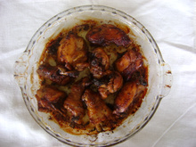 Coxas e sobrecoxas assadas no micro-ondas