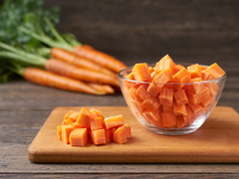 Parece mágica: como salvar a cenoura murcha na geladeira usando água