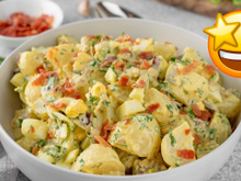 Batata com maionese e bacon é o acompanhamento perfeito para o seu almoço de domingo