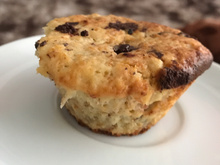 Muffin de banana com gotas de chocolate
