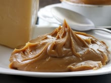 Doce de leite caseiro com 4 ingredientes que aprendi com um argentino: receita é pura cremosidade e sabor, uma das melhores do mundo