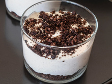 Essa sobremesa cremosa muito fácil de fazer precisa apenas de 4 ingredientes para ficar pronta!