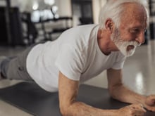 Os instrutores de pilates concordam: "A partir dos 60 anos, o melhor exercício para fortalecer o core, incluindo os músculos das costas e do abdômen, é a prancha."