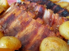 Costela de porco ao mel e sal grosso