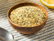 Nunca mais tive que comprar lemon pepper no mercado depois que descobri como preparar em casa!