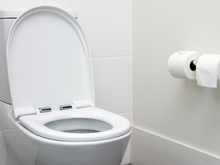 Poucas pessoas sabem, mas basta despejar uma xícara dessa mistura para o vaso sanitário ficar limpo, sem manchas e perfumado