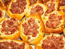 Não existe massa de esfirra mais fácil do que essa; foi um amigo árabe quem me ensinou essa maravilha