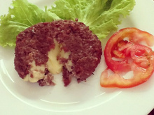 Hambúrguer de bacon recheado