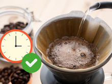 O tempo que você leva coando o seu café faz toda diferença no sabor: descubra em quantos minutos você prepara um cafezinho perfeito