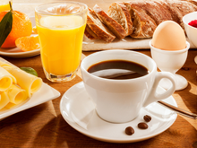 Beber esse popular suco pela manhã pode ser a causa dos seus problemas intestinais