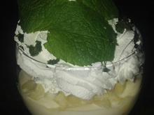 Sobremesa de abacaxí tropical