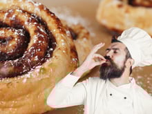 O chef de uma padaria famosa de cinnamon roll revela o segredo para fazer o pãozinho de canela como um profissional