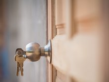 Por que devemos sempre deixar a chave na porta à noite? Esse especialista explica