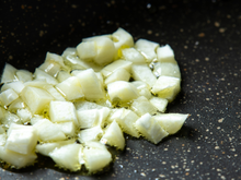 Pare de refogar o alho em fogo alto: o erro pode deixá-lo amargo e estragar o sabor da receita