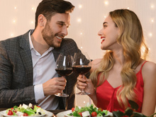 Por que temos que brindar olhando nos olhos um do outro?