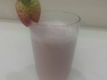 Vitamina de morango com leite condensado