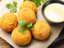Bolinho de batata na airfryer com recheio de frango: saudável, saboroso e ainda pode congelar