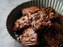 Com apenas 3 ingredientes (um deles surpreendente!) você faz um brownie saudável e delicioso