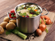 Caldo de legumes caseiro: receita simples e econômica