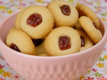 Esse biscoito amanteigado com goiabada que derrete na boca não pode faltar nas férias das: fácil de fazer e rende muito