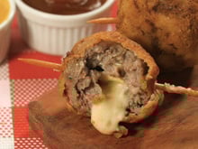 Espetinho de almôndega: petisco prático e incrivelmente delicioso