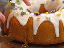 Bolo de laranja fofinho de liquidificador com glacê: receita simples que aprendi com uma chef de cozinha é perfeita para o lanche da tarde