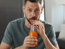 O suco mágico que pode melhorar a visão e prevenir doenças oculares degenerativas (e ainda melhora a saúde geral do corpo!)