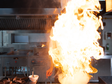 Nunca, em hipótese alguma, corra se a sua roupa pegar fogo: saiba como agir, segundo orientam os bombeiros