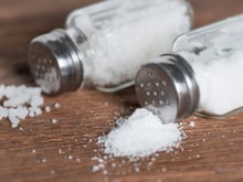 Como cozinhar usando menos sal: confira as dicas