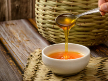 Por que você não deve comer mel com uma colher de metal? (e descubra a forma certa!)