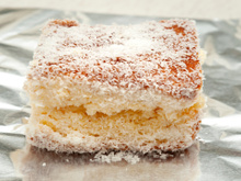 Todo mundo pede esse bolo de coco gelado e molhadinho no verão, é a sobremesa perfeita para dias quentes