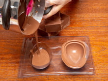 Essa é a dica de ouro para deixar o chocolate dos ovos de Páscoa com muito brilho e sem rachaduras!