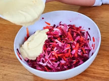 Nutricionista ensina a fazer uma salada cremosa para comer à vontade e emagrecer: fácil de fazer e com poucas calorias